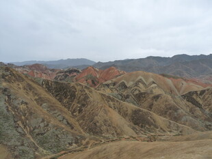 七彩斑斓的壮丽丹霞地貌