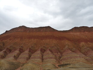 壮丽多彩的丹霞山脉景观