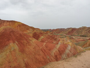 七彩斑斓的壮丽丹霞地貌
