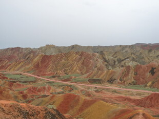 七彩斑斓的壮丽丹霞地貌