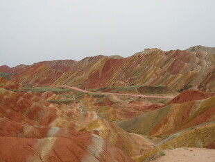 七彩斑斓的壮丽丹霞地貌