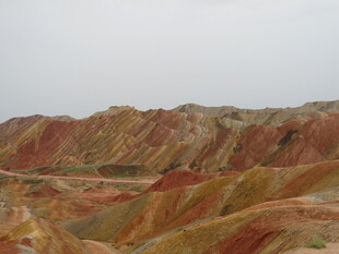 七彩斑斓的壮丽丹霞地貌