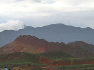 壮丽多彩的山峦景观