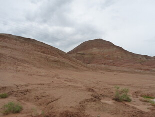 荒凉壮阔的山丘地貌