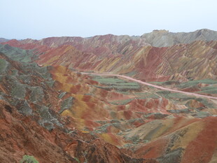 七彩斑斓的壮丽丹霞地貌