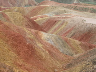 七彩斑斓的壮丽丹霞地貌