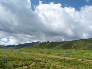 草原风光 蓝天白云青山