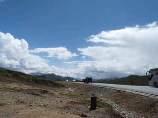 公路边的开阔风景