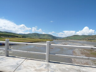 湖畔观景台风光