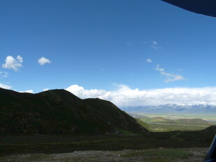 车窗外的壮美山野风光