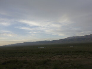 广袤草原上的天际线