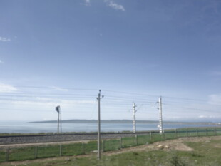 草原上的风力发电设施