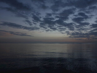 黄昏时分的海面与天空