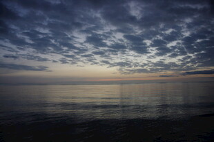 海边黄昏时分的壮丽天空