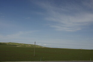 草原蓝天风景图