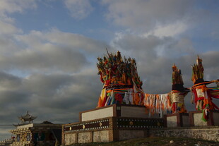 藏式建筑上的多彩经幡
