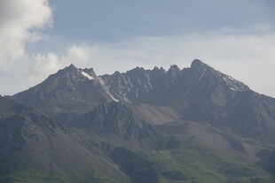 巍峨壮丽的高山景观