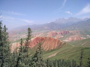 壮美七彩山峦风景图