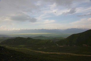 山间公路 远眺壮丽风景