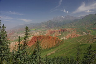 壮美多彩的山地景观