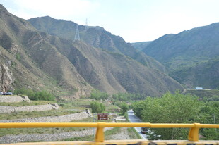 山间景致 黄绿相间的风光