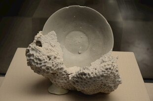 独特造型陶瓷摆件