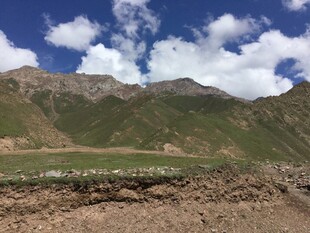 高山旷野蓝天白云美景