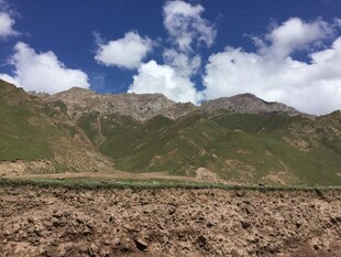 高山旷野蓝天白云美景