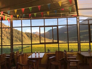 窗边餐厅享自然美景