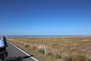 公路骑行者 辽阔天地间