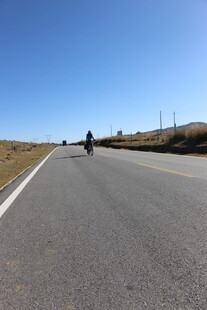 公路骑行者 蓝天相伴