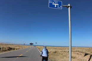 公路旅人 前方路标指引探寻