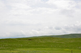 广袤草原 天际云影悠悠