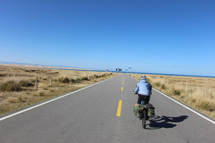 公路骑行者 前路无尽头
