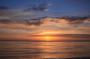 海上绝美日落景观