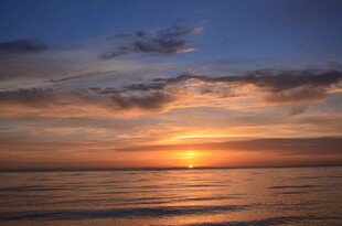海上绝美日落风景