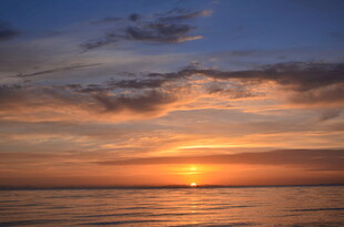 海上壮丽日出美景