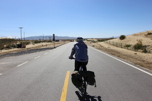 公路骑行者 独自踏上旅程