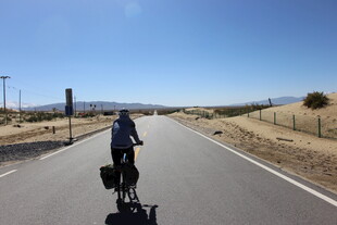 公路骑行者 独自踏上旅程