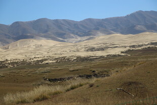 广袤山野间的开阔景致