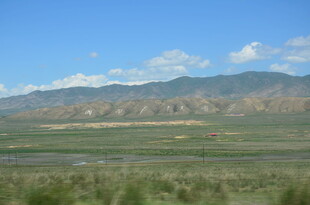 草原远山蓝天美景