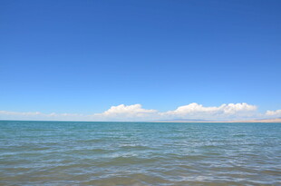 蔚蓝大海与晴空美景