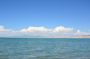 蓝天碧海间的美丽景致