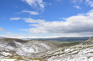 雪山蓝天壮丽自然风光