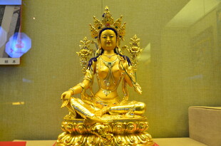 精美金色佛像