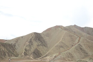 连绵起伏的壮丽山脉