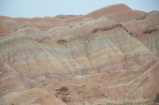 七彩斑斓的壮丽丹霞地貌