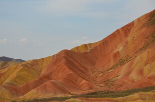 七彩斑斓的壮丽山峦