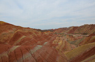 七彩斑斓的丹霞地貌景观