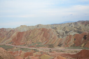 七彩斑斓的壮丽丹霞地貌